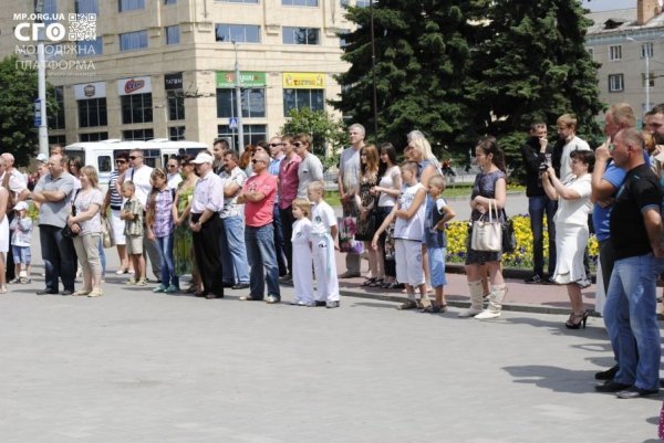 На День молоді в центрі Луцька билися, танцювали та змагалися. ФОТО